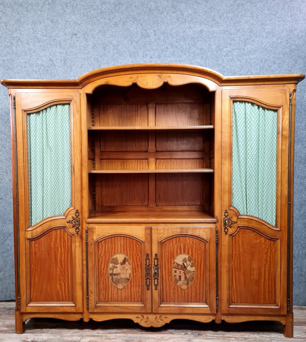 bibliothèque style Louis XV en marqueterie et bois noble vers 1850