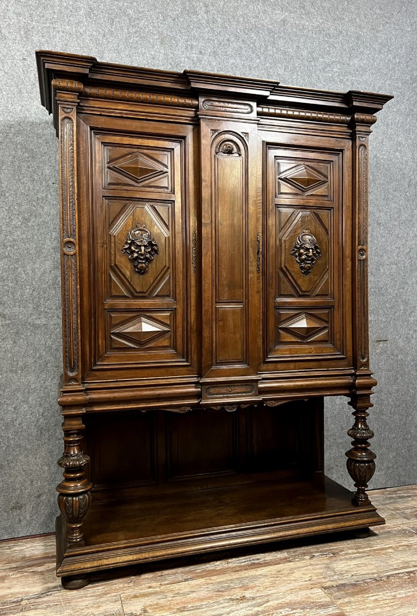 cabinet dressoir style Renaissance en noyer massif vers 1850