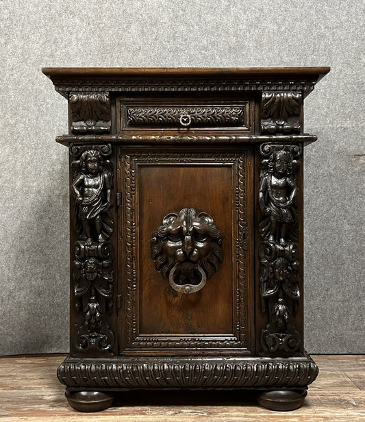 Piémont - Lombardie époque XVII eme: Rare meuble d'apparat Renaissance Italienne en noyer
