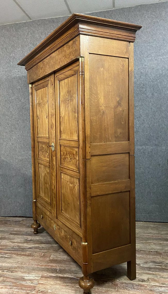 armoire époque empire en orme en chêne blond vers 1810.