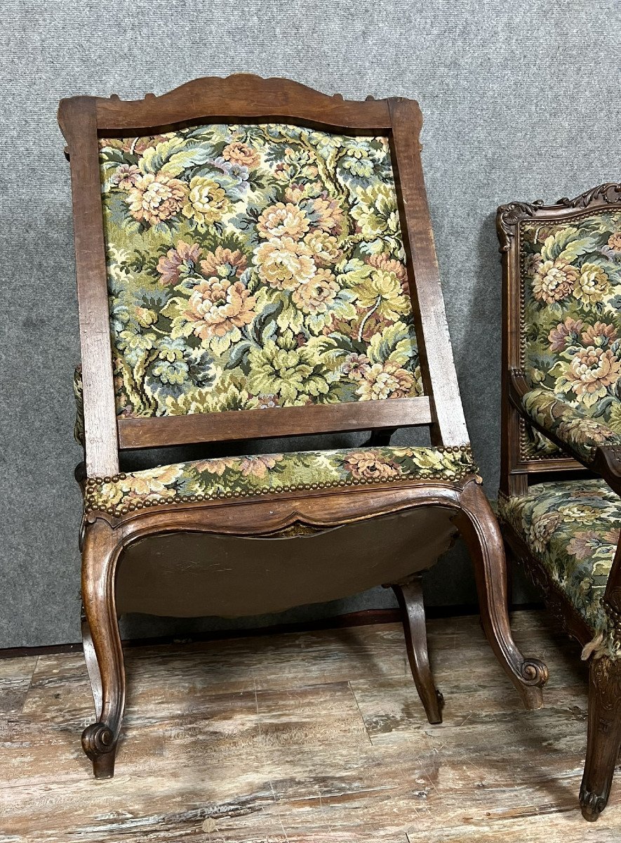 Paire d'importants fauteuils Provençaux sculptés de style louis XV en noyer vers 1850.