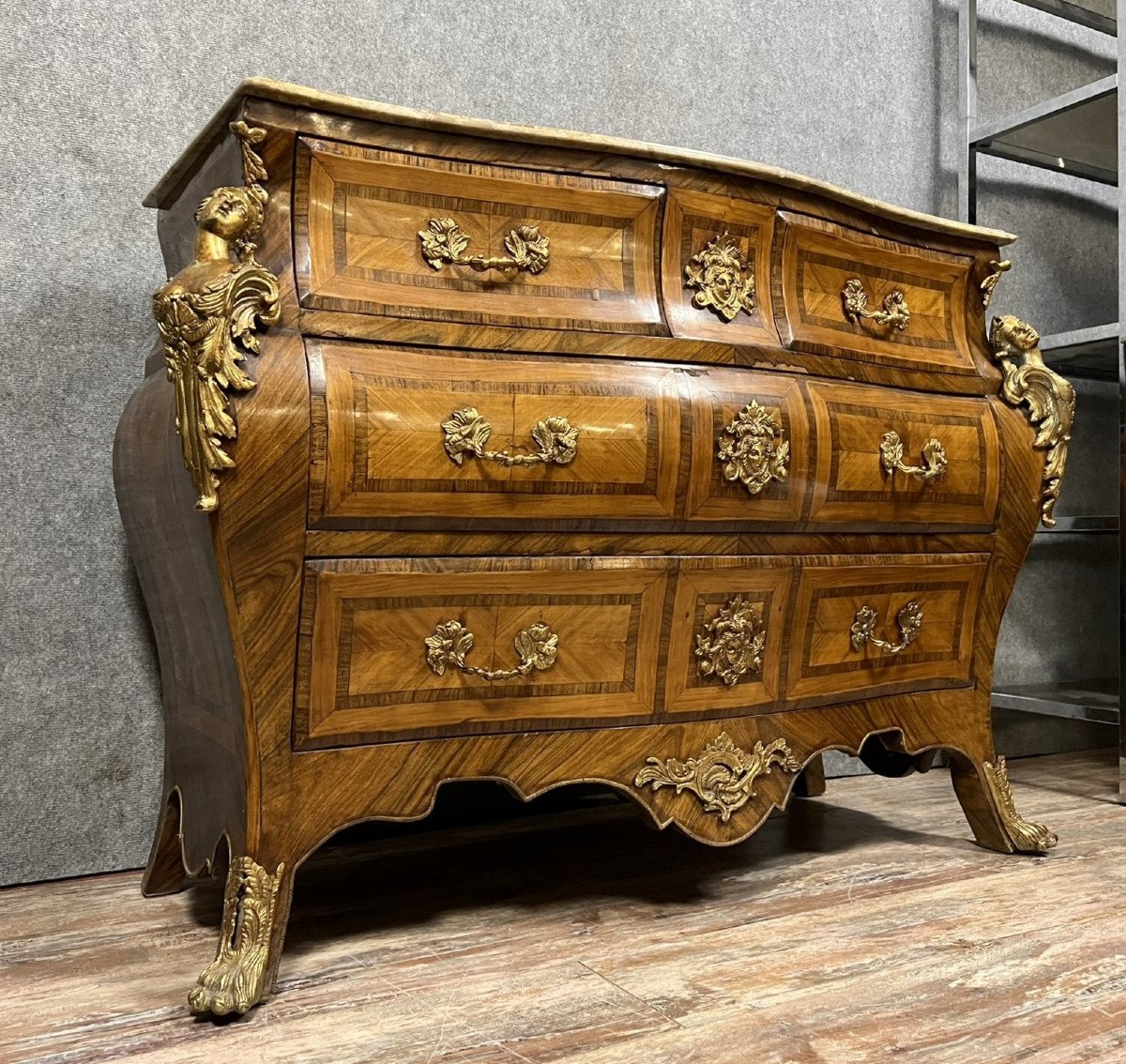 Commode tombeau style Louis XV en bois de violette et bois de rose époque début XXeme
