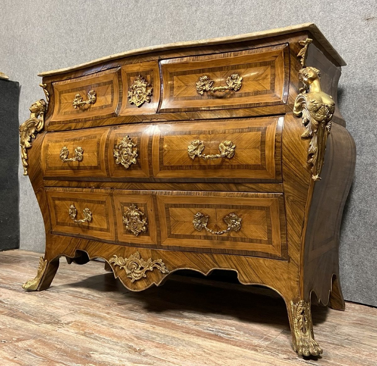 Commode tombeau style Louis XV en bois de violette et bois de rose époque début XXeme