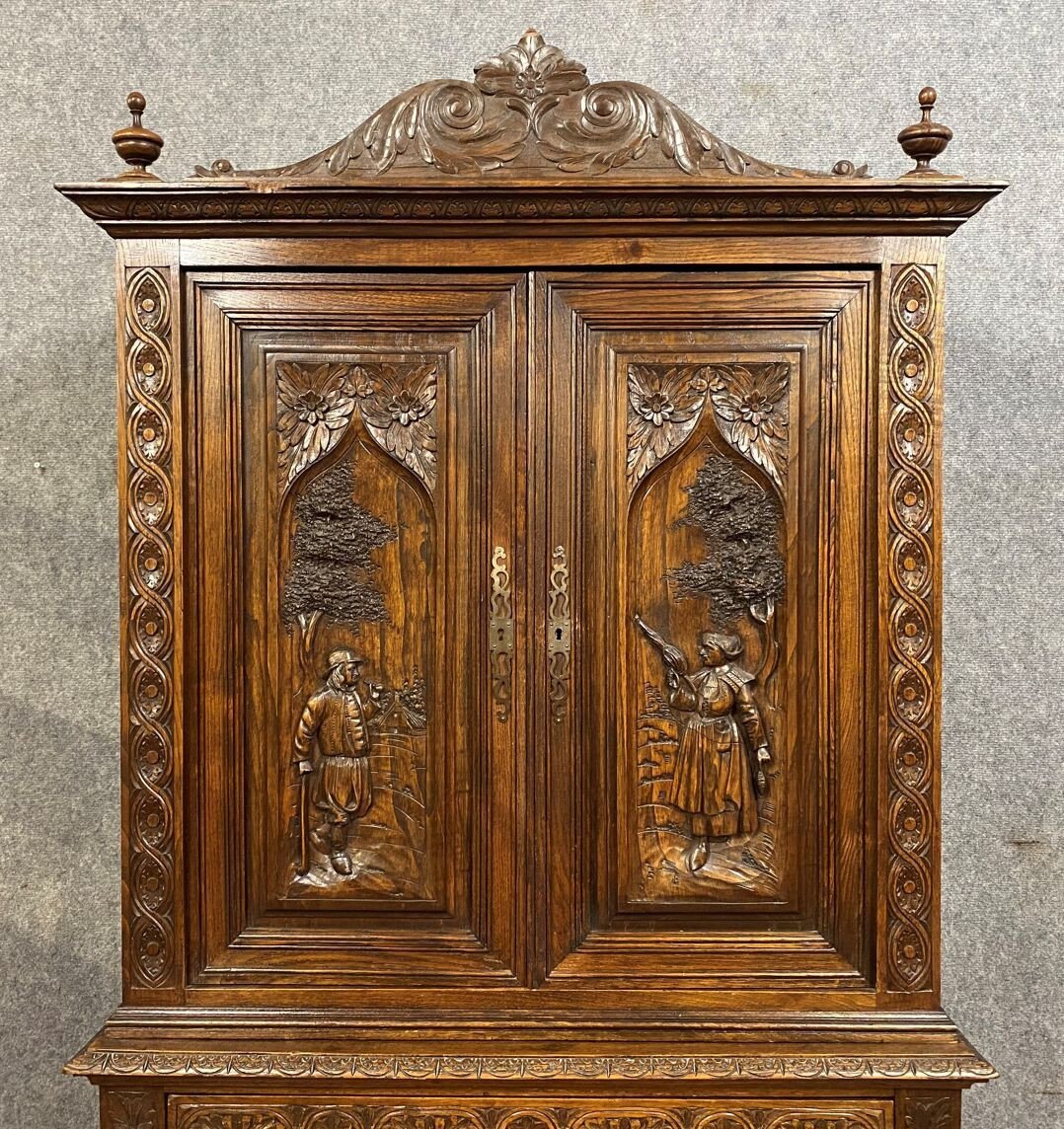 Cabinet breton style Renaissance en chêne signé de la maison Poulias circa 1850