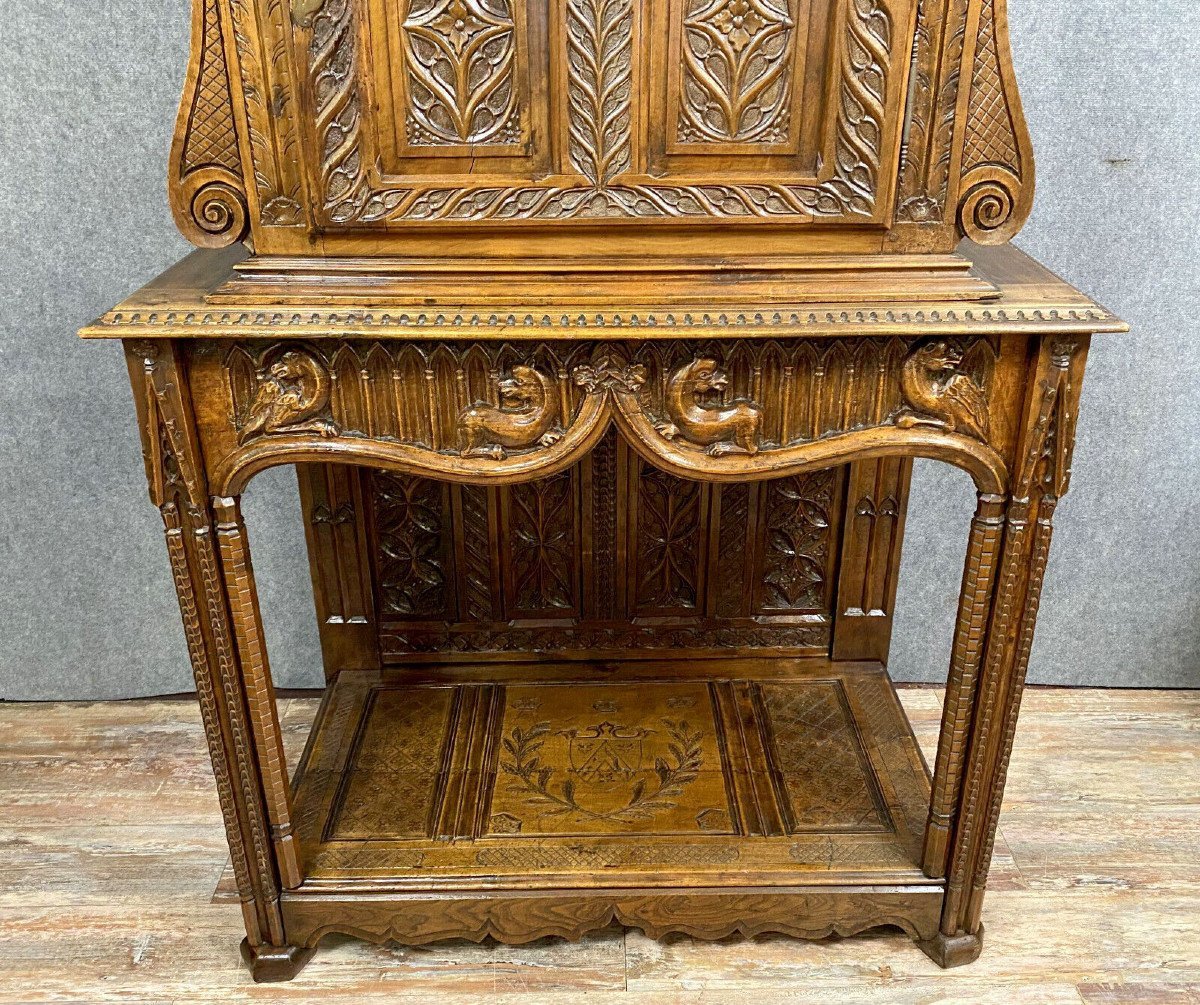 cabinet dressoir style Renaissance gotique en noyer massif époque XVIIIeme siècle