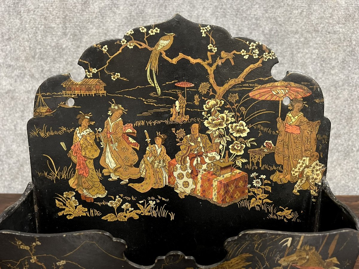 Porte courrier Japonisant époque Napoléon III en bois laqué noir