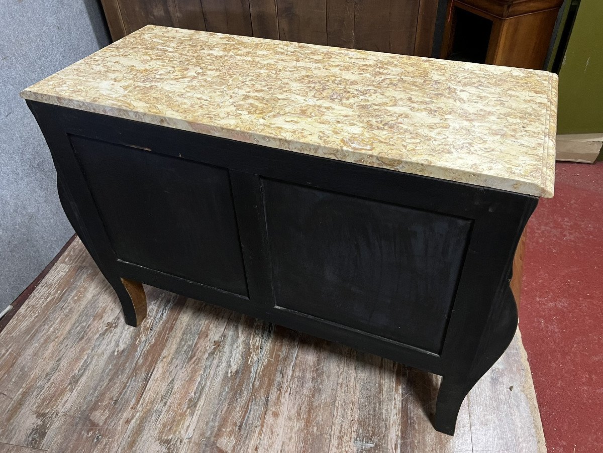 commode Tombeau galbée de style Louis XV en marqueterie de bois précieux circa 1880-1900