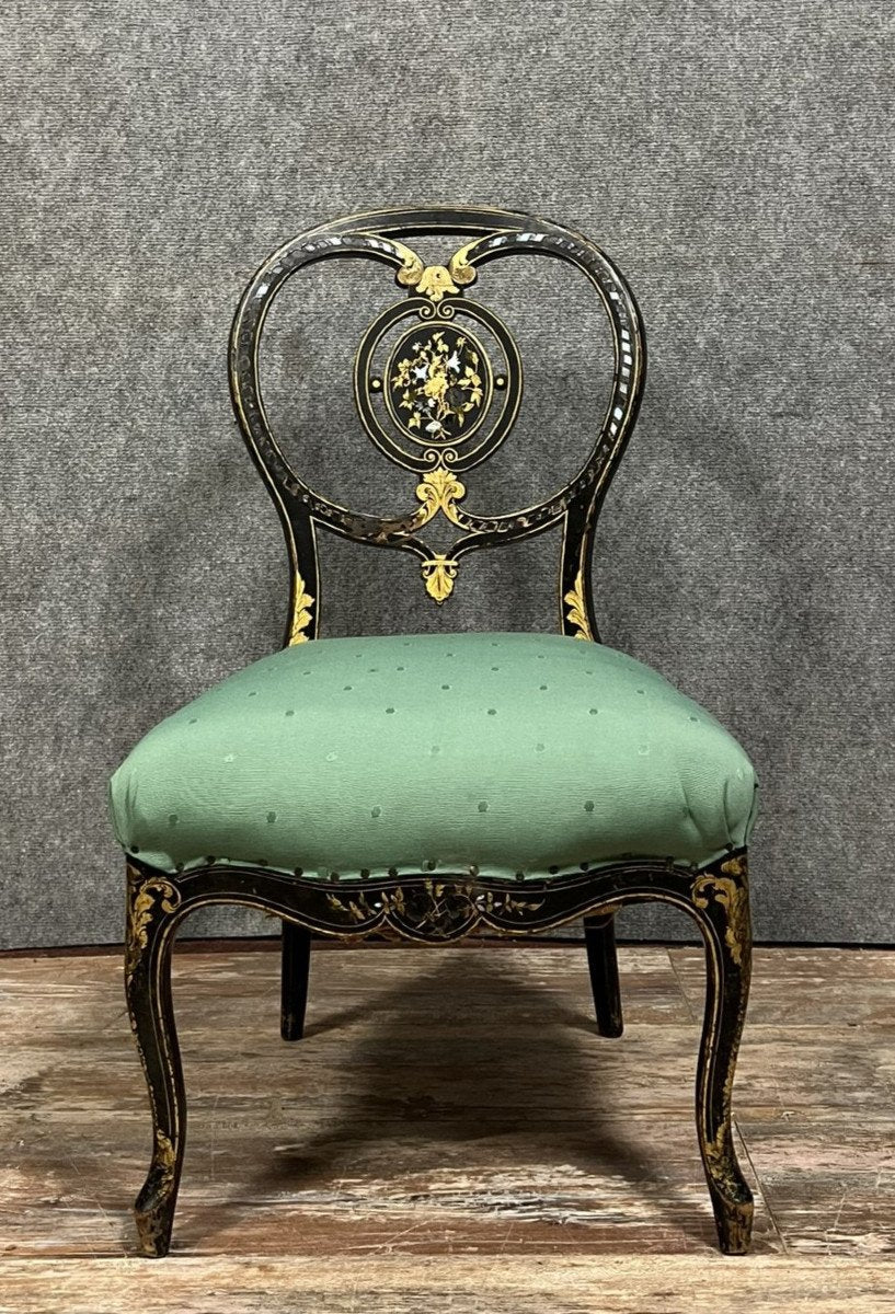 chaise époque Napoléon III en bois laqué noir à décor floral par incrustation de nacre burgau et application de motifs dorés ( vernis Martin)vers 1850