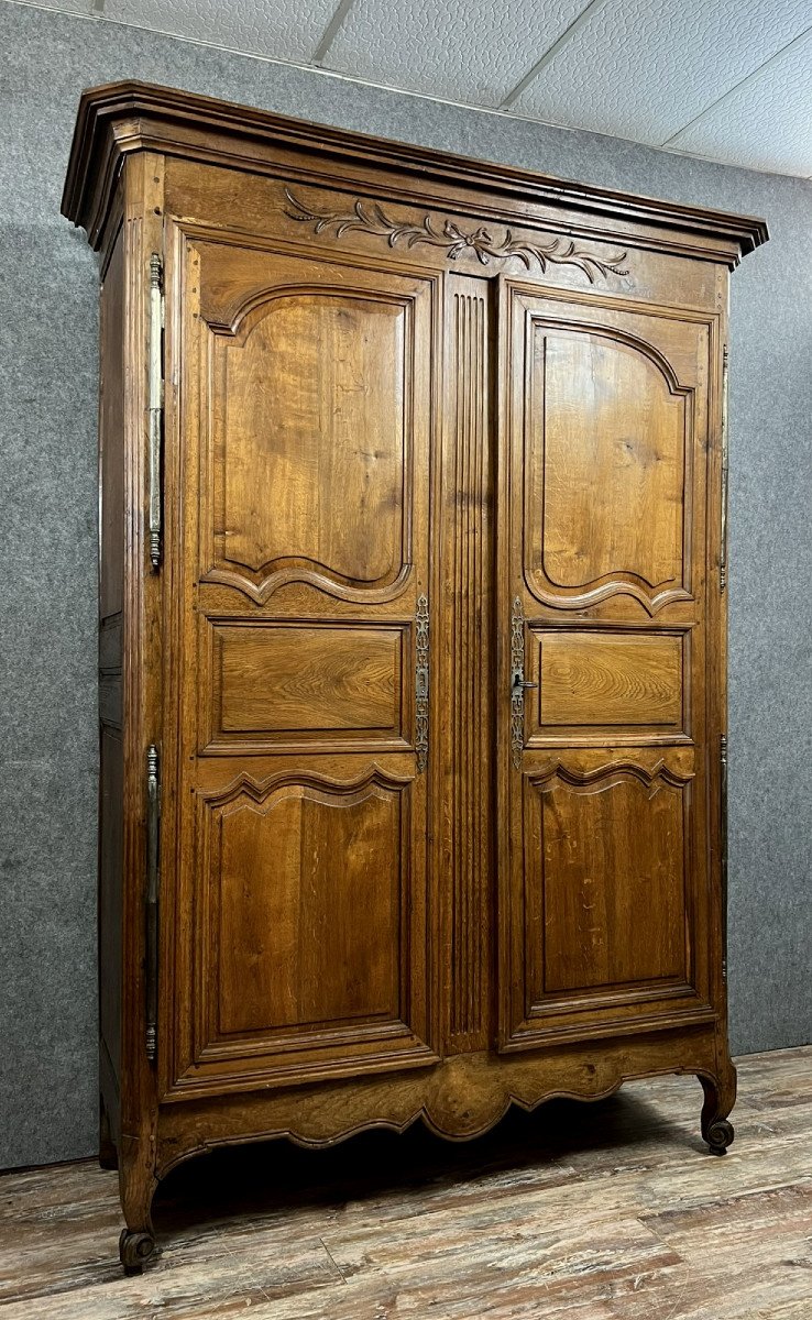 Armoire lyonnaise époque louis XV en noyer massif vers 1750