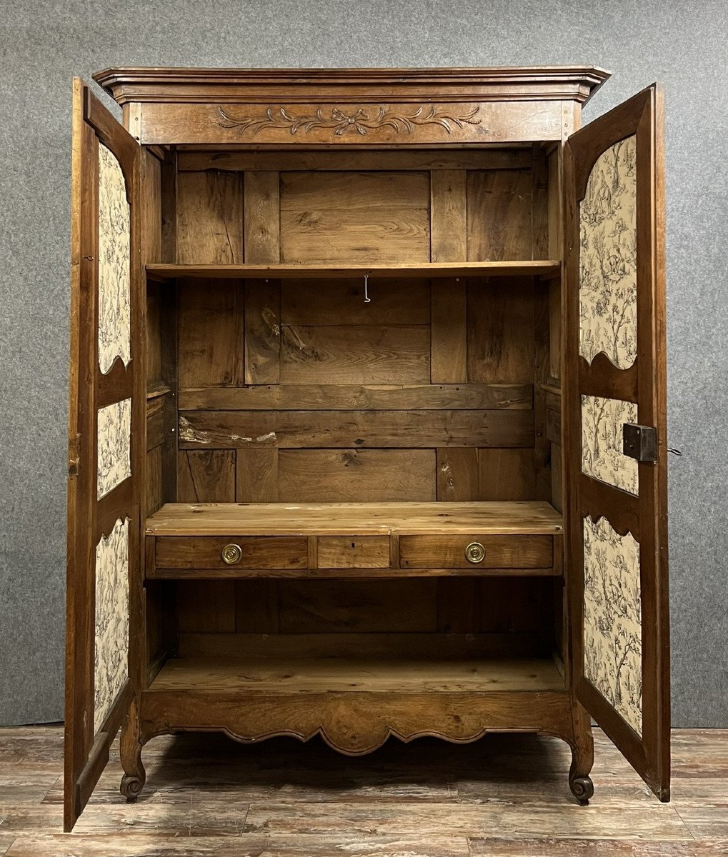 Armoire lyonnaise époque louis XV en noyer massif vers 1750