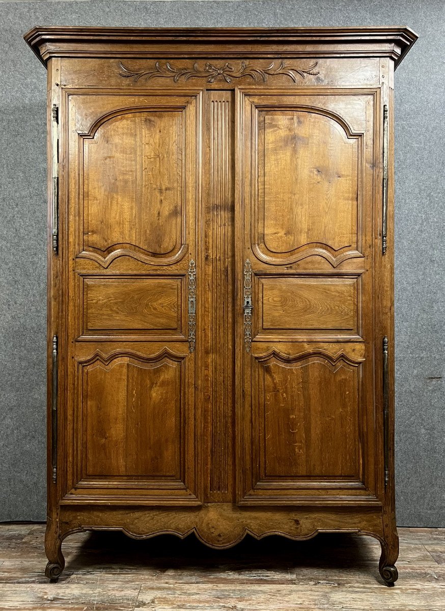 Armoire lyonnaise époque louis XV en noyer massif vers 1750