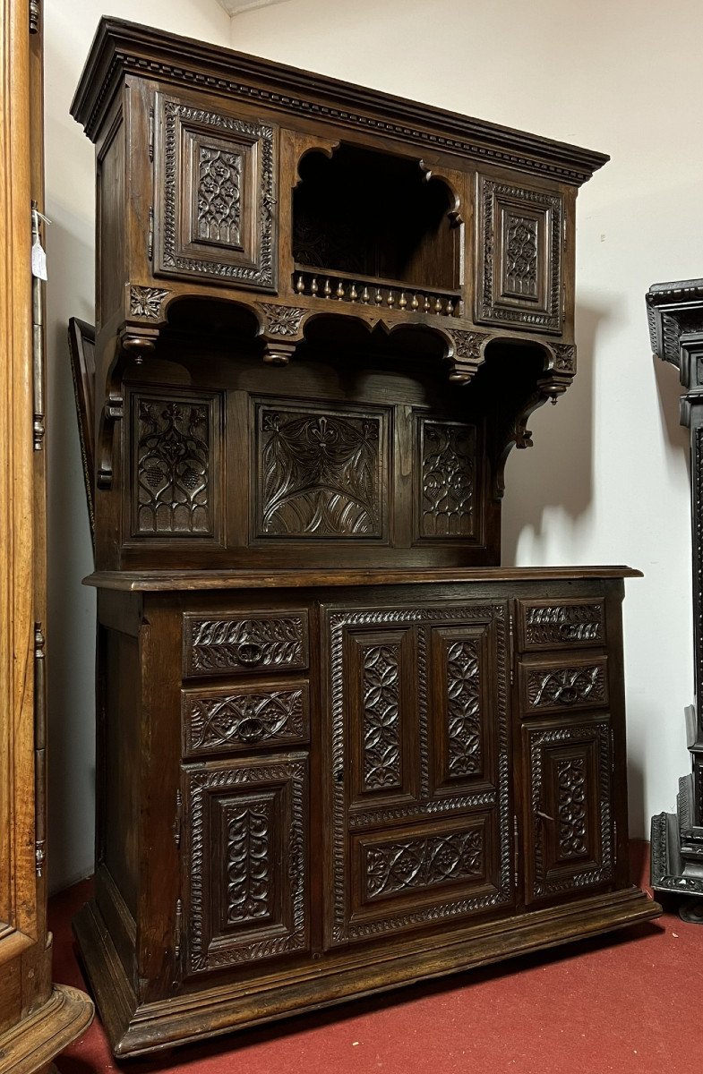 buffet dressoir style Renaissance Gotique en chêne époque XVIII eme