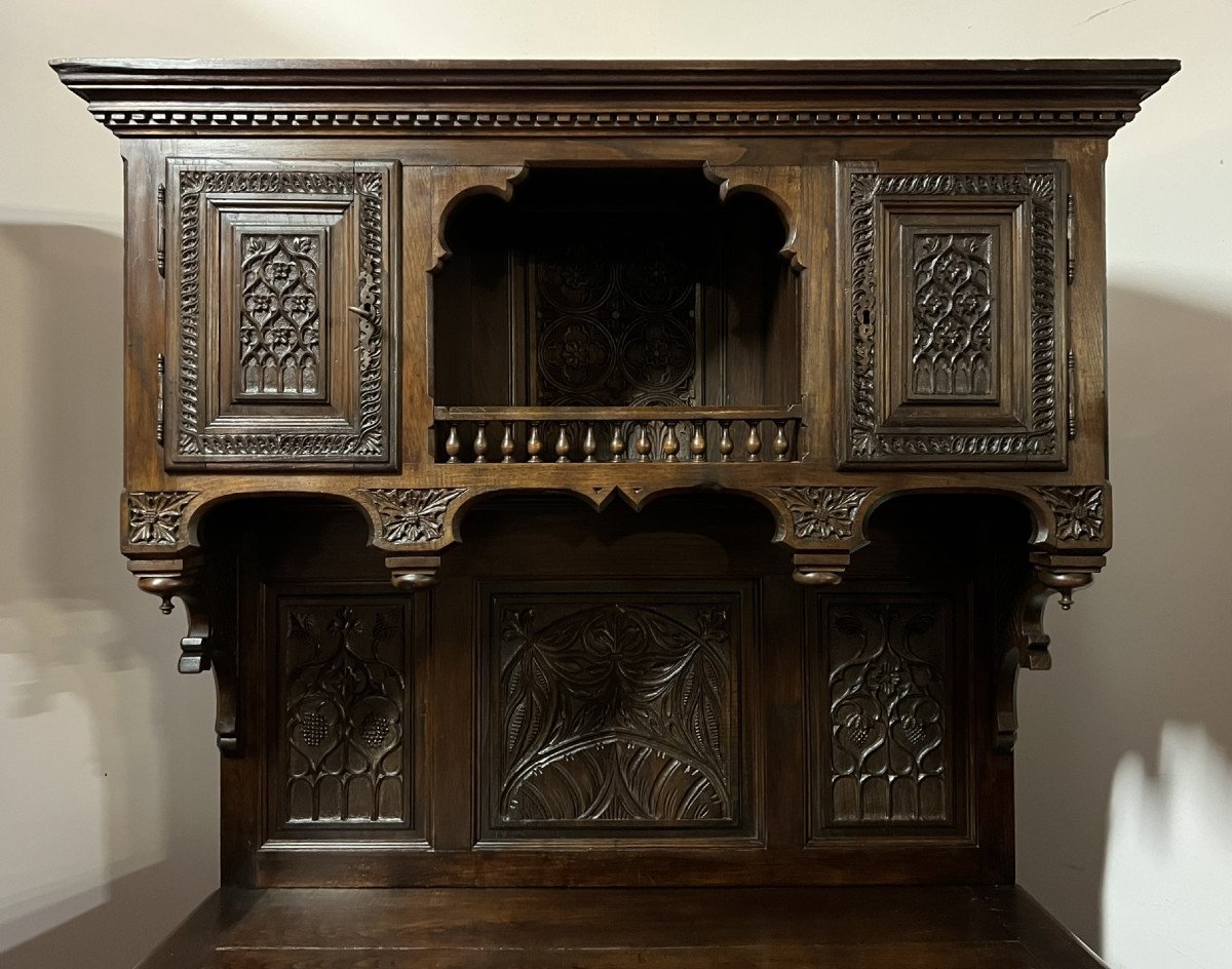 buffet dressoir style Renaissance Gotique en chêne époque XVIII eme