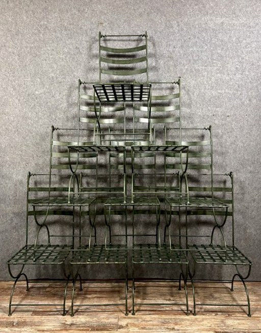 série de 10 chaises curules de château en fer en faux semblant de bronze a patine verte