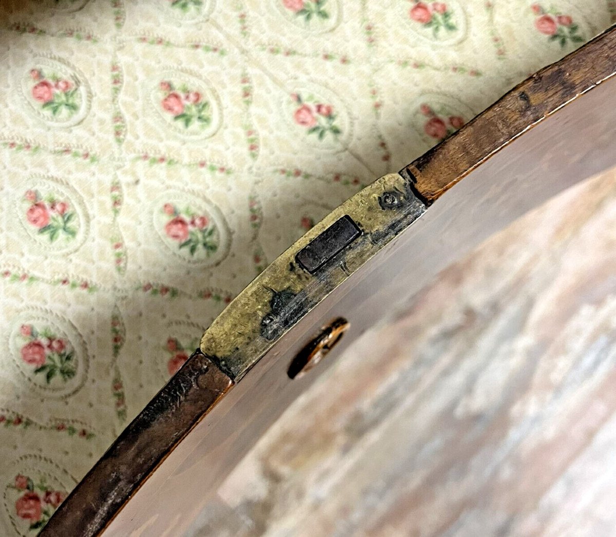 Commode Baroque époque Louis XV en bois noirci et marqueterie vers 1750