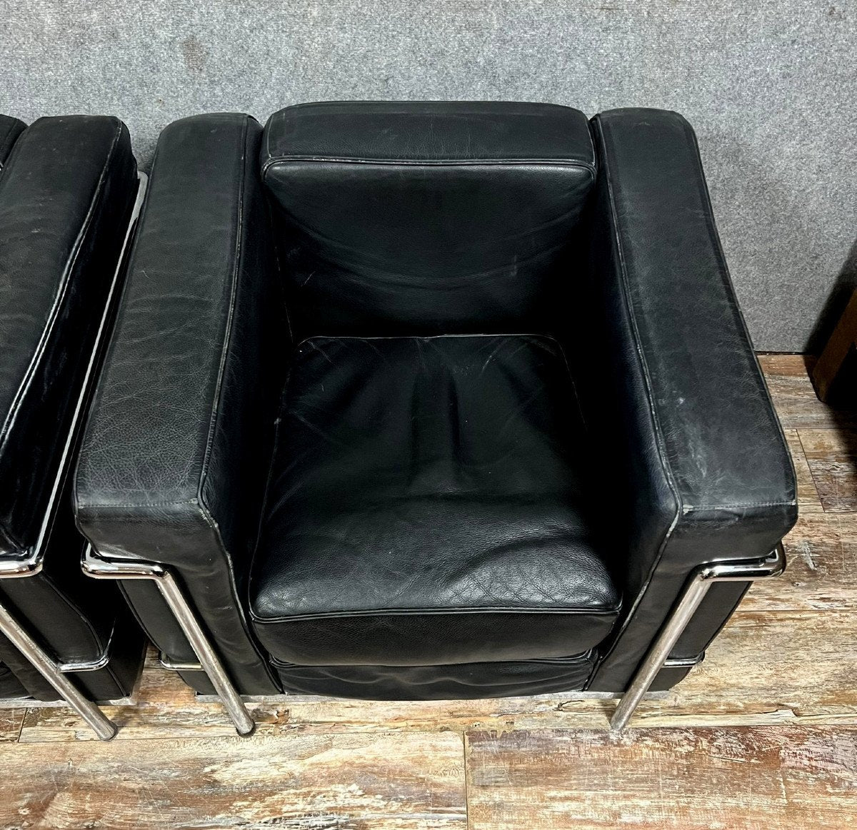 Paire de fauteuils LC2 pour Cassina par LE CORBUSIER, P. JEANNERET, Charlotte PERRIAND pour Villa Church