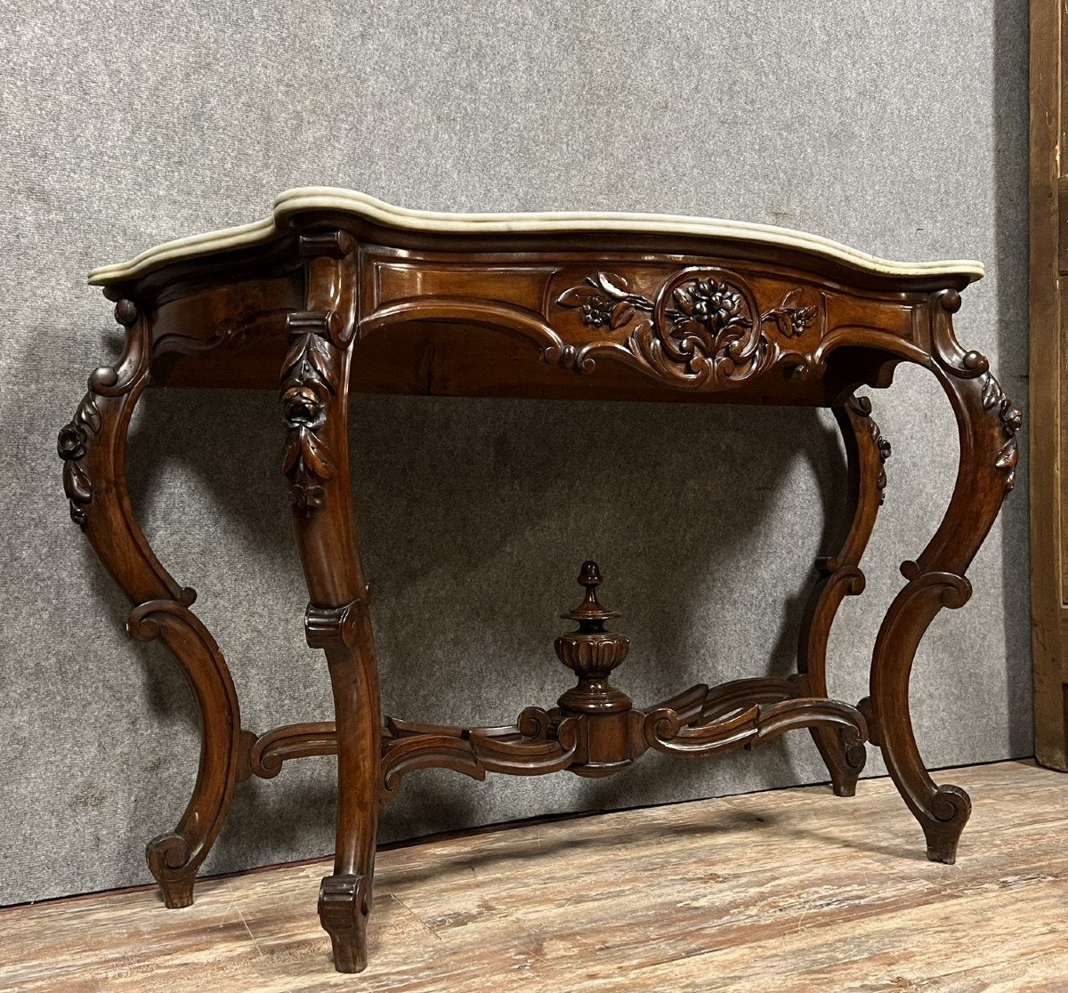 console galbée style Louis XV en acajou circa 1850 / 150cm