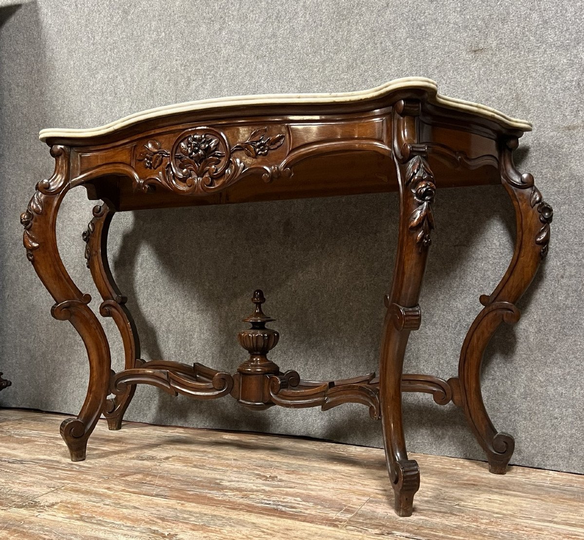 console galbée style Louis XV en acajou circa 1850 / 150cm