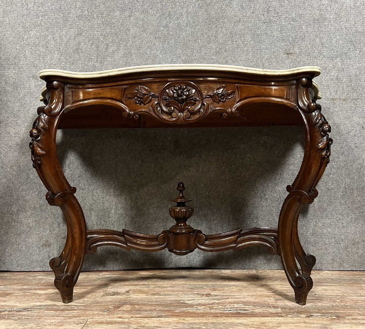 console galbée style Louis XV en acajou circa 1850 / 150cm