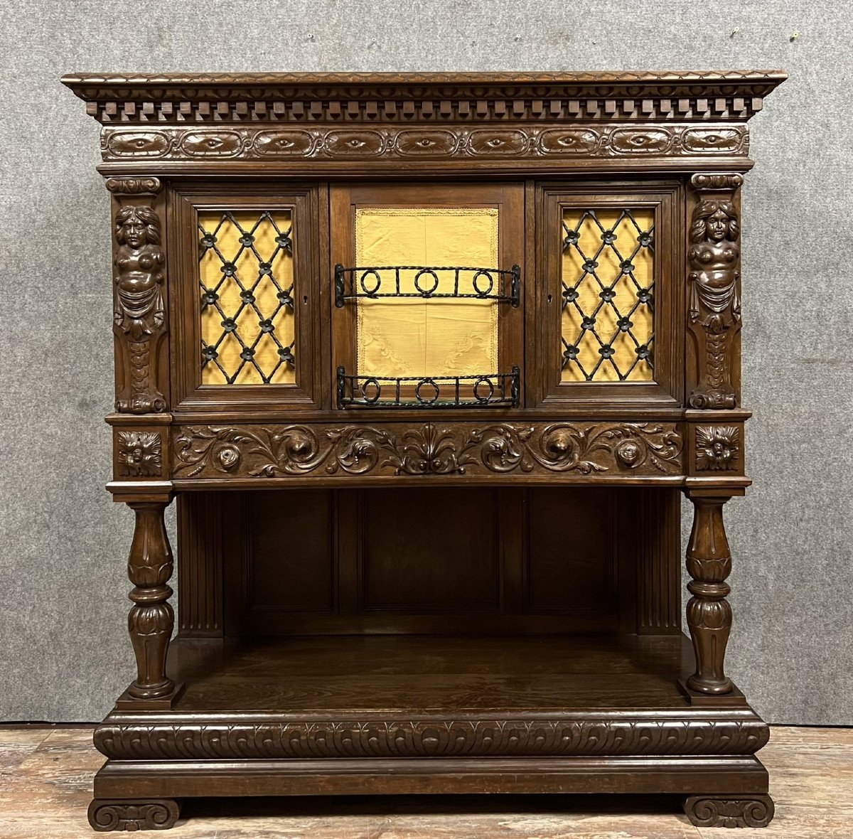 cabinet dressoir style Renaissance en noyer et chêne circa 1850