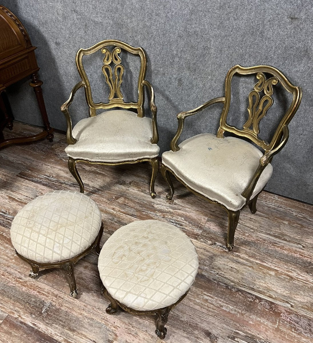 paire de fauteuils + poufs Style Louis XV Vénitiens en bois doré vers 1900