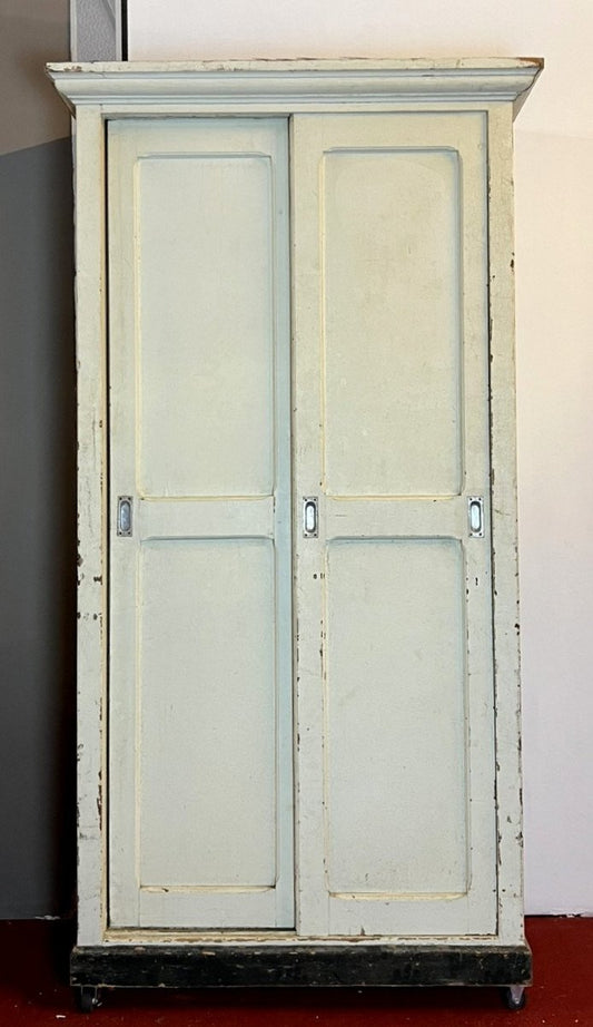 armoire ou placard d'atelier en bois laqué époque fin XIXeme