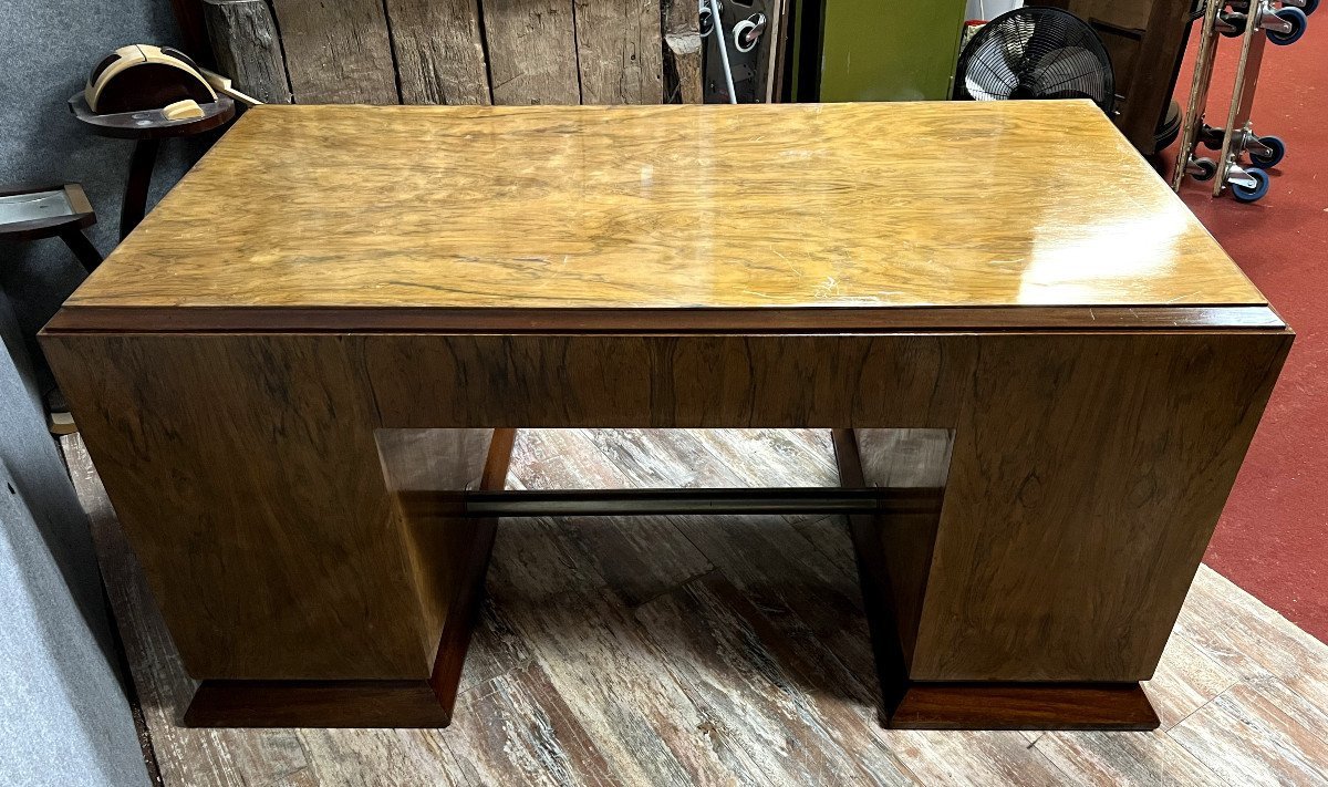 bureau de centre époque Art Déco en noyer et ronce de noyer vers 1940.