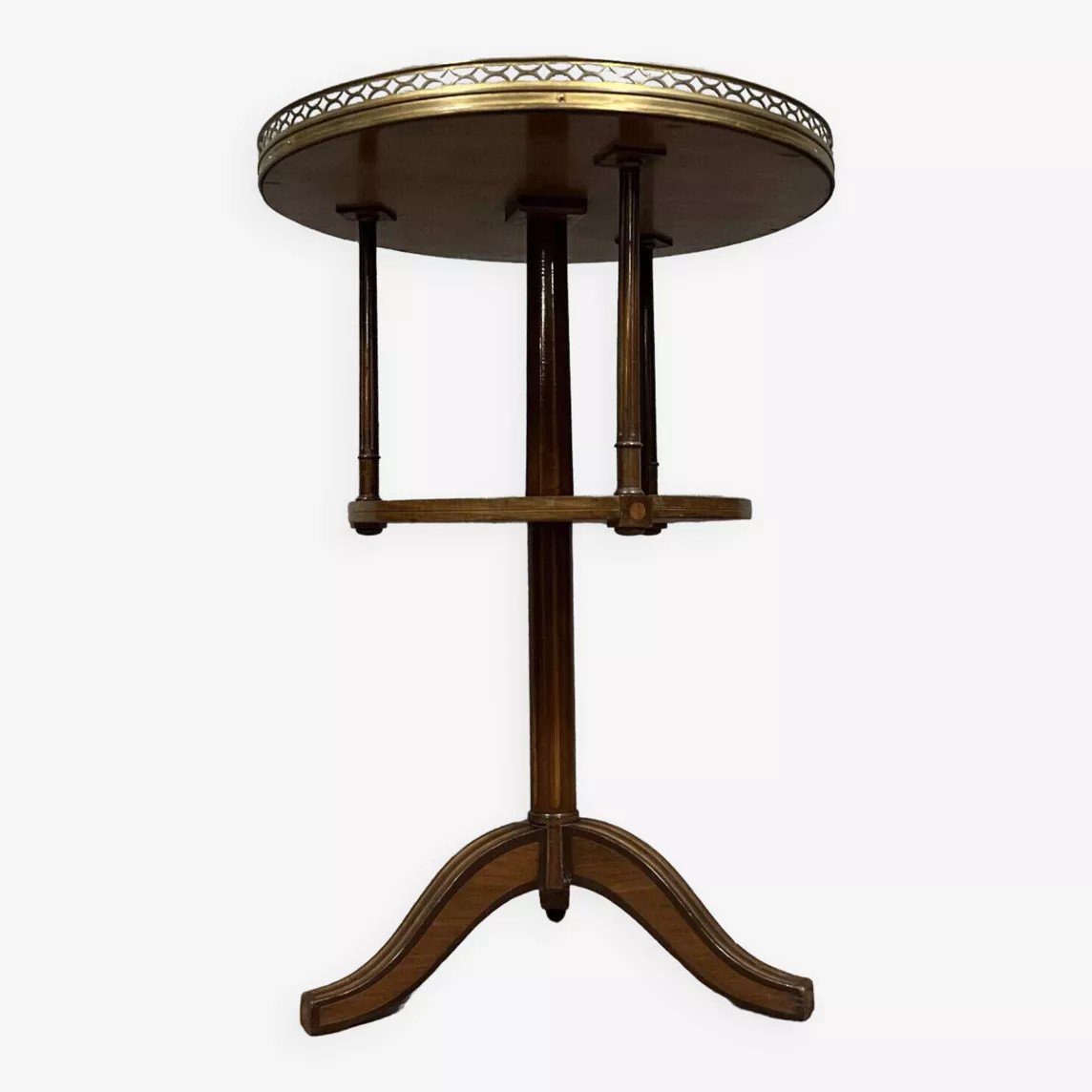 table guéridon bouillotte style Louis XVI en marqueterie de bois précieux vers 1850