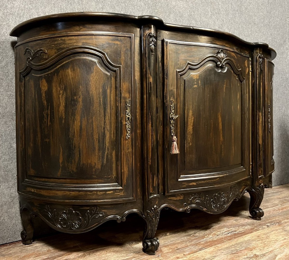 Buffet en Enfilade en bois laqué et bois teinté style Louis XV vers 1900