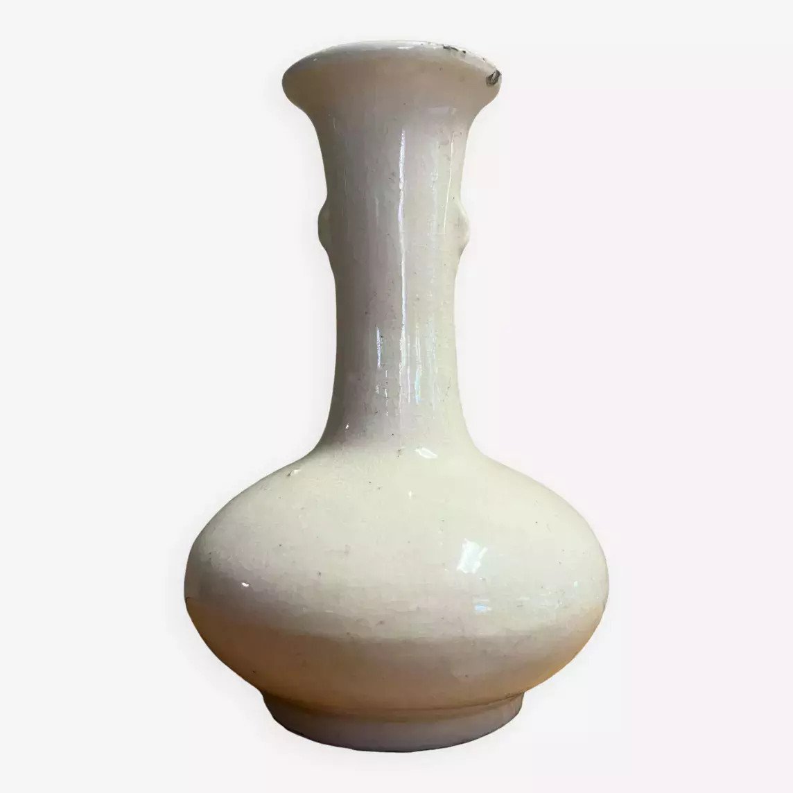 Corée XIXeme siècle : élégant vase bouteille en porcelaine blanche émaillée de la dynastie coréenne Joseon