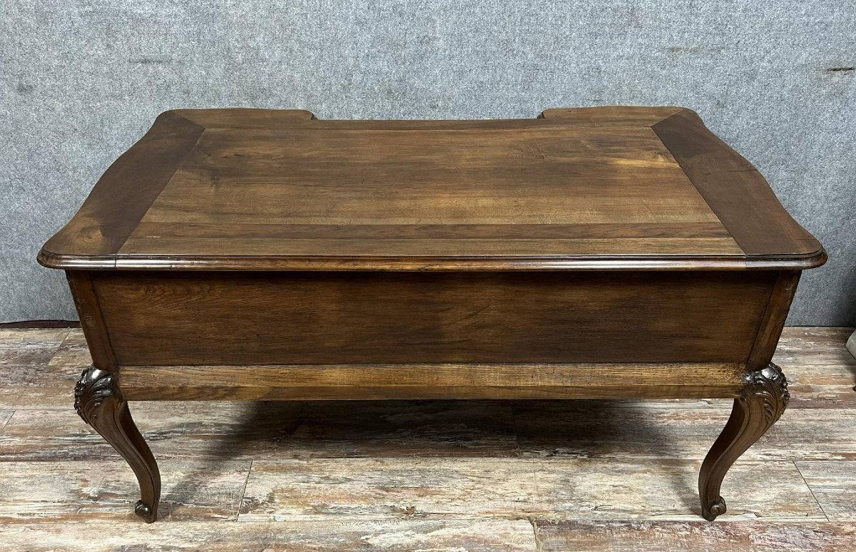 Bureau Provençal galbé de style Louis XV en noyer sculpté vers 1880