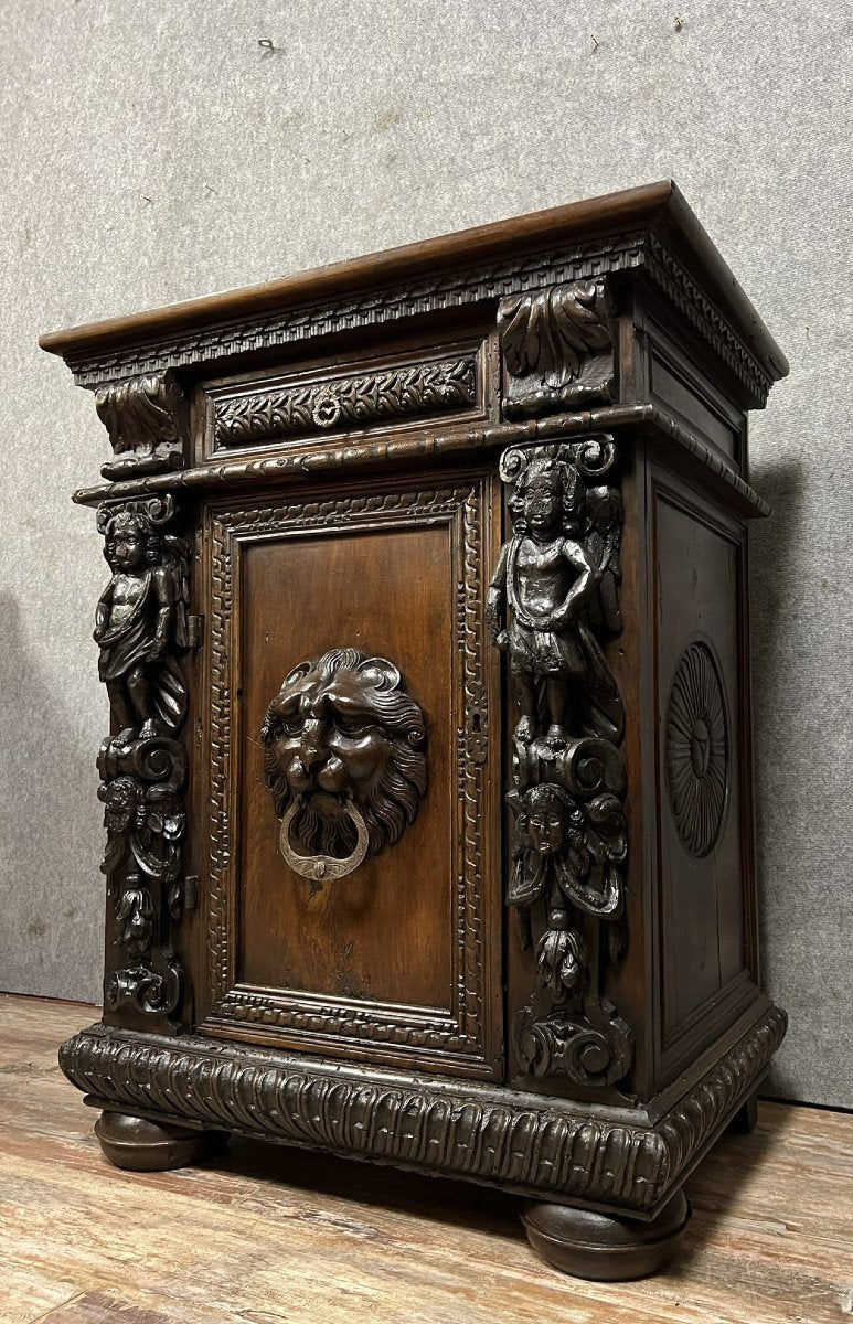 Piémont - Lombardie époque XVII eme: Rare meuble d'apparat Renaissance Italienne en noyer