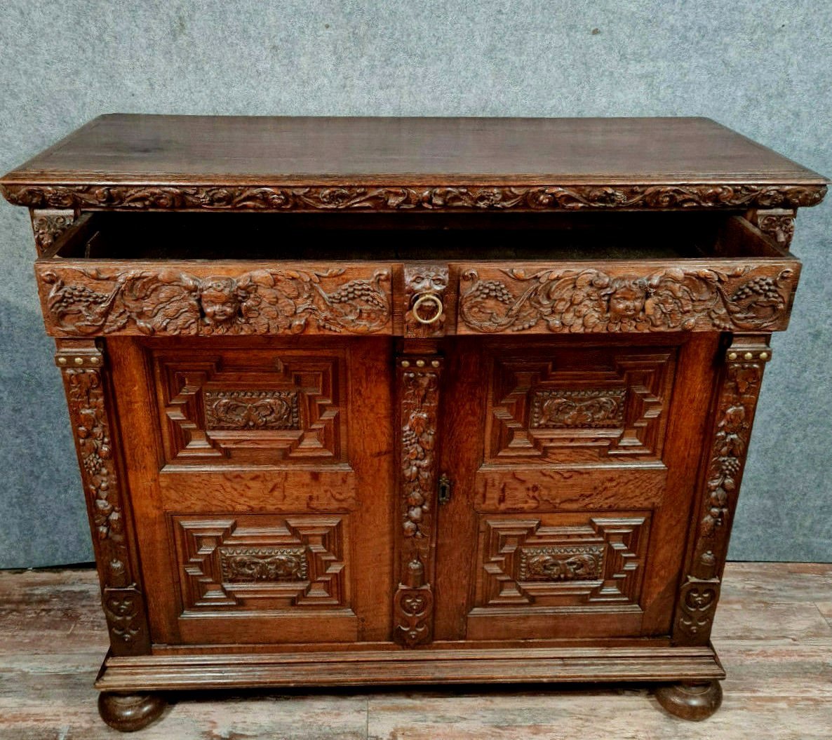 buffet d'appui ou bassette Renaissance en chêne massif vers 1700 / h142cm