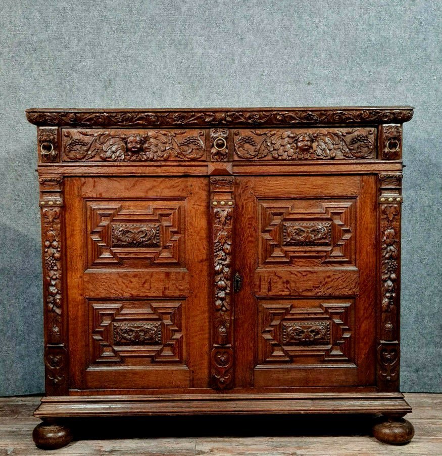 buffet d'appui ou bassette Renaissance en chêne massif vers 1700 / h142cm