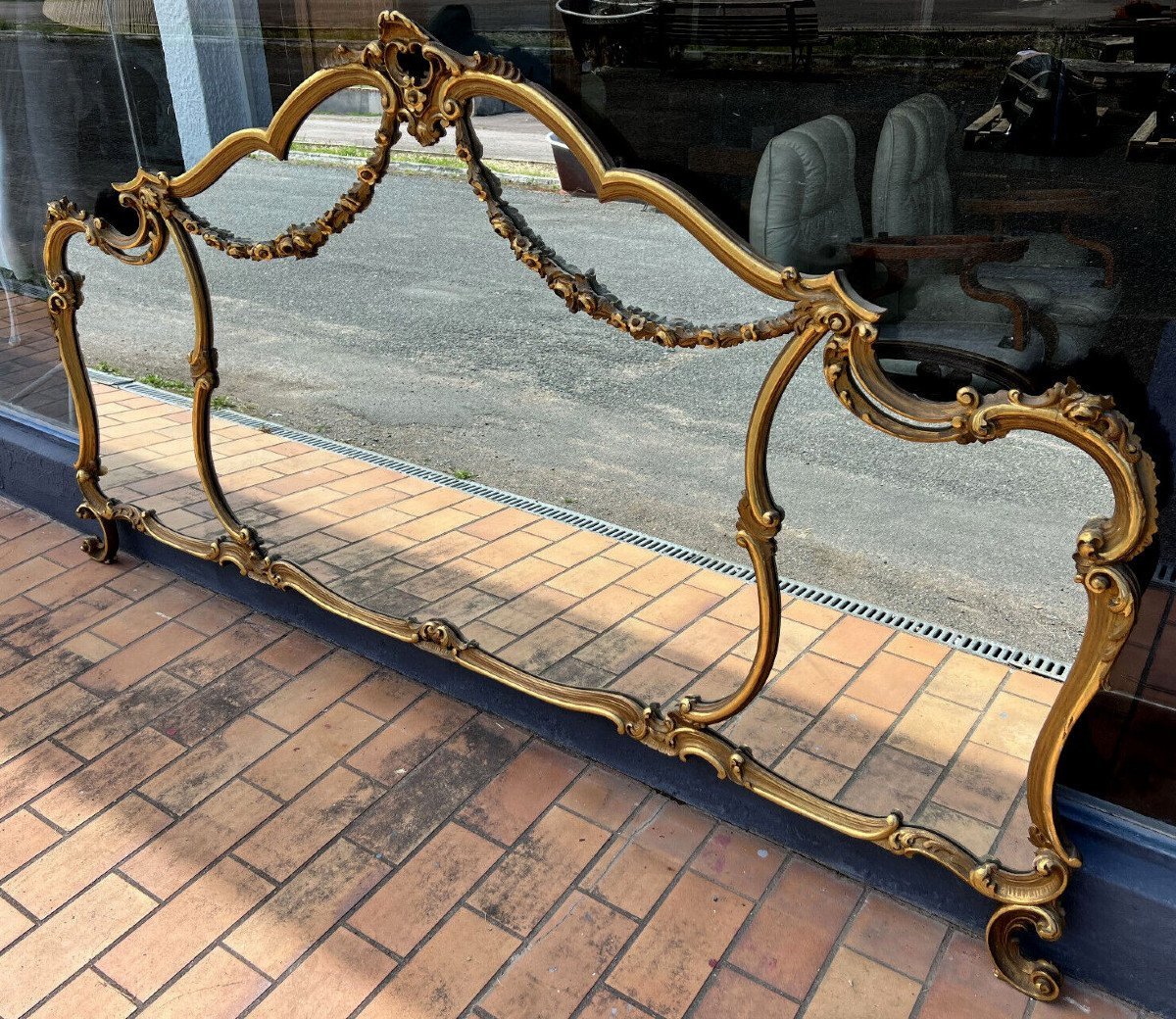 miroir style Louis XV en bois doré vers 1900 ( prés de 3 mètres de long )