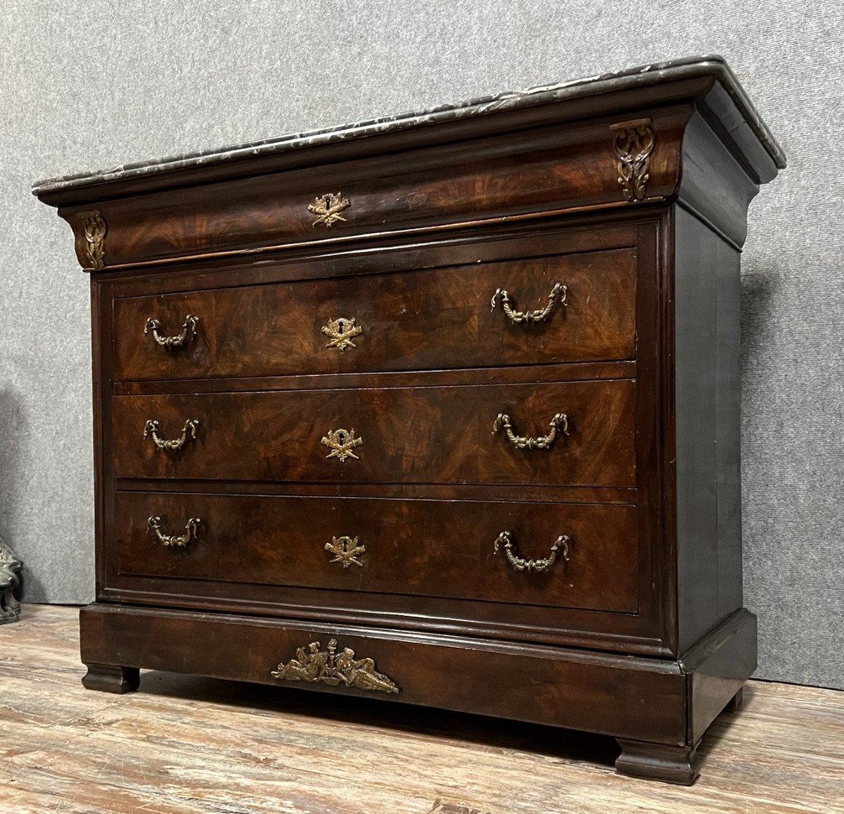 commode Parisienne époque Louis Philippe en acajou circa 1830