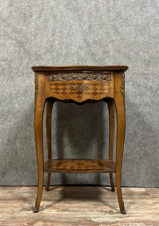 Table d'apparat de style Louis XV en marqueterie de bois nobles