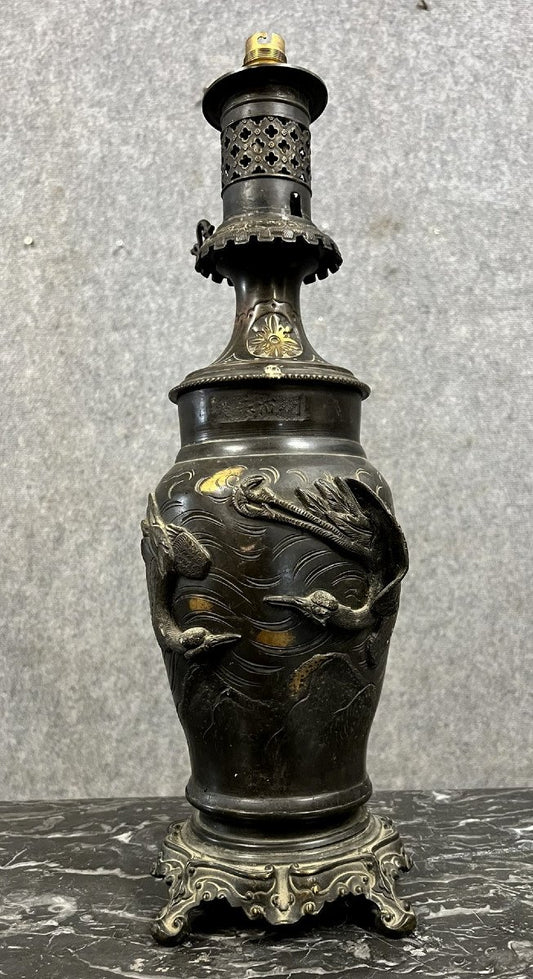 lampe Chinoise en bronze patiné et doré à décor d'oiseaux époque Napoléon III