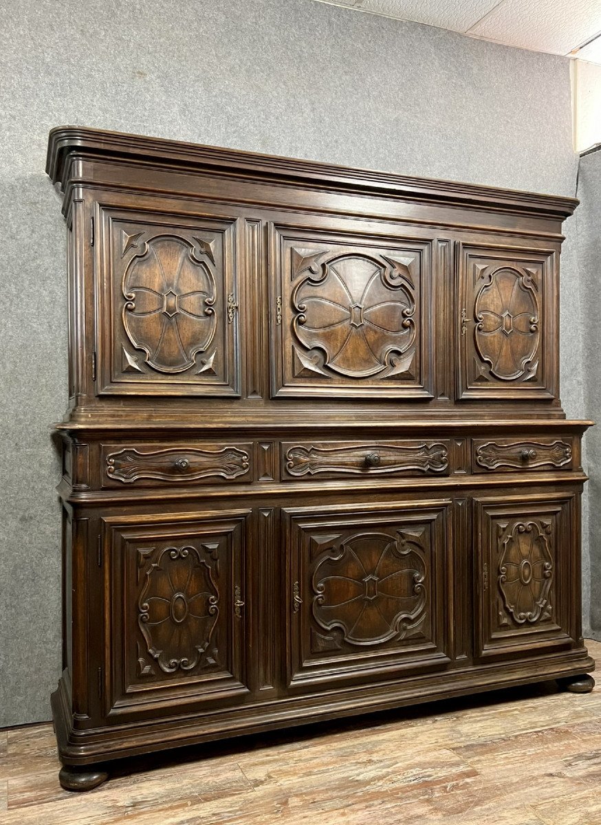 buffet style Renaissance en noyer entièrement sculpté circa 1850