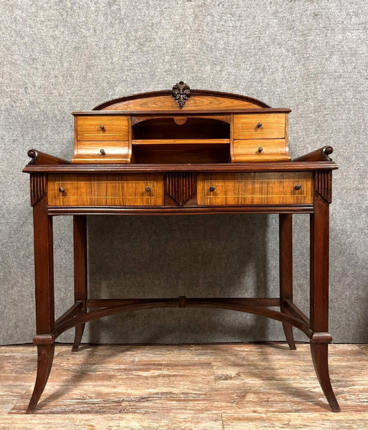 bureau bonheur du jour Anglais époque Art Nouveau en marqueterie vers 1900