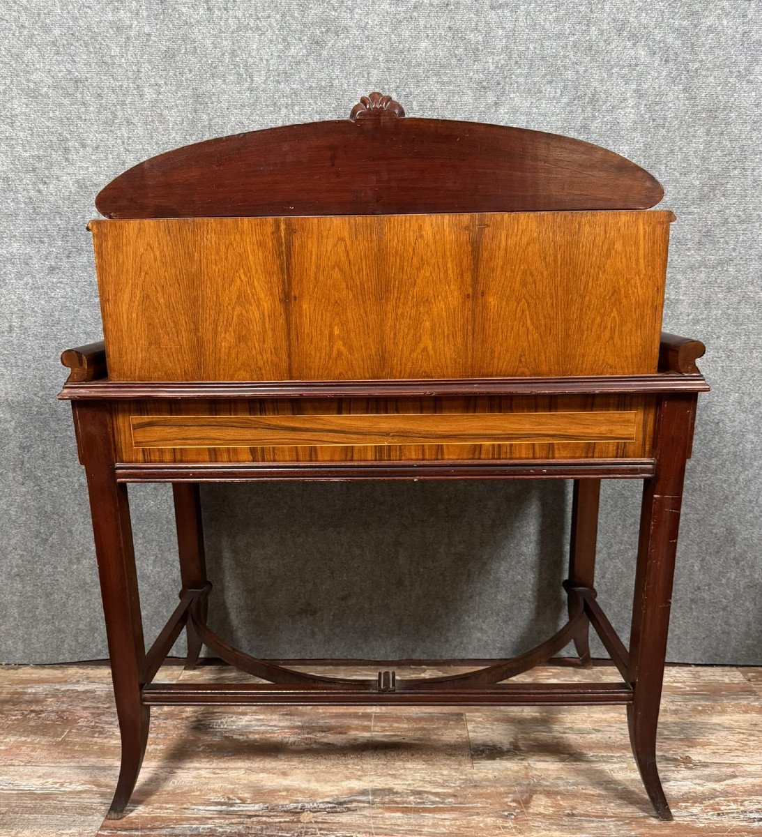 bureau bonheur du jour Anglais époque Art Nouveau en marqueterie vers 1900