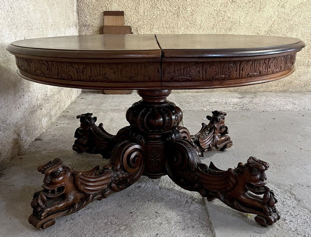 table guéridon a allonges style Renaissance d'un pavillon de chasse en noyer massif  ( 504 cm )