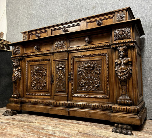 buffet a gradin aux cariatides style Renaissance en noyer vers 1880