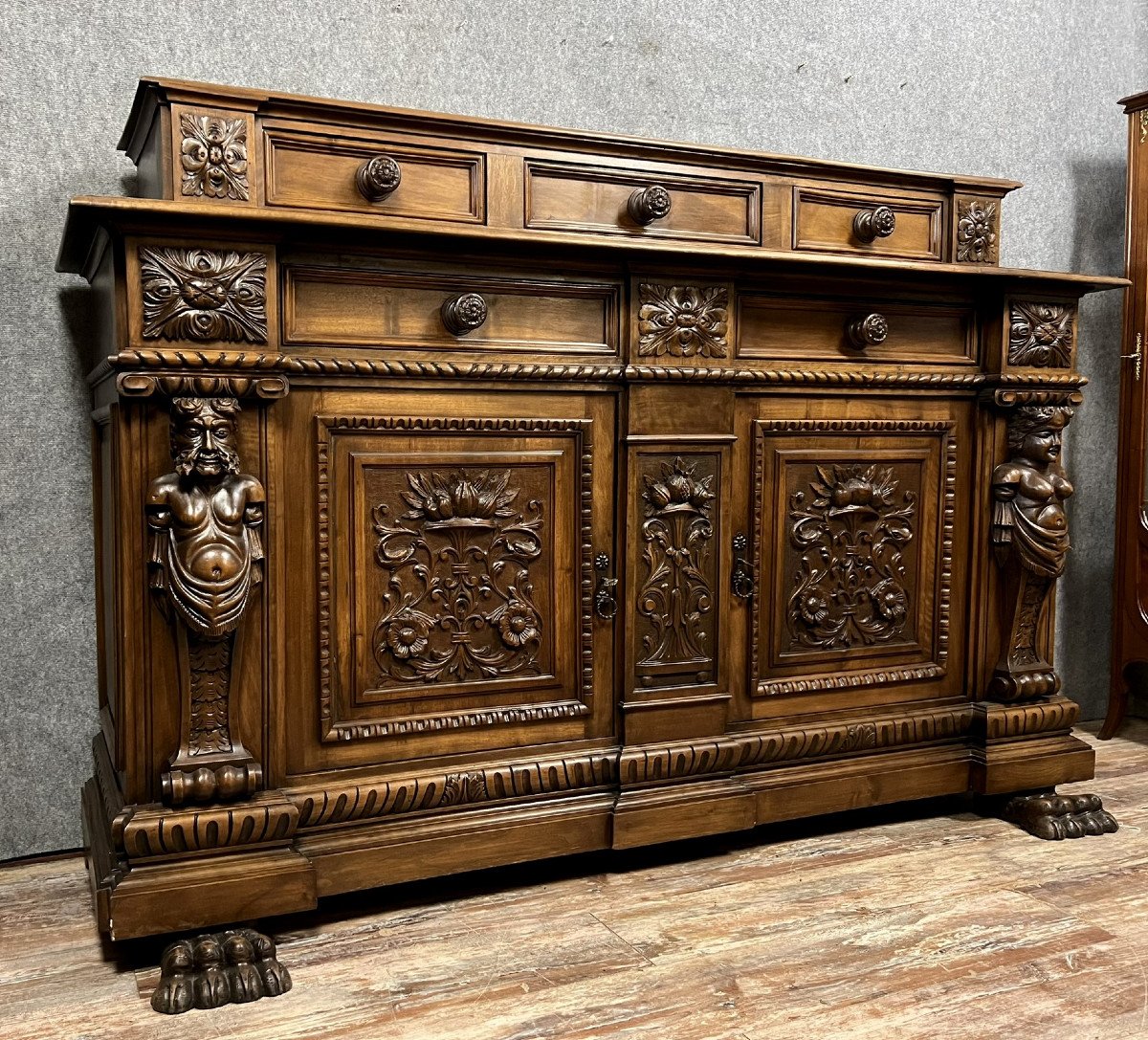 buffet a gradin aux cariatides style Renaissance en noyer vers 1880