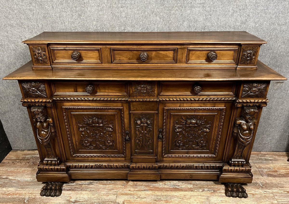 buffet a gradin aux cariatides style Renaissance en noyer vers 1880