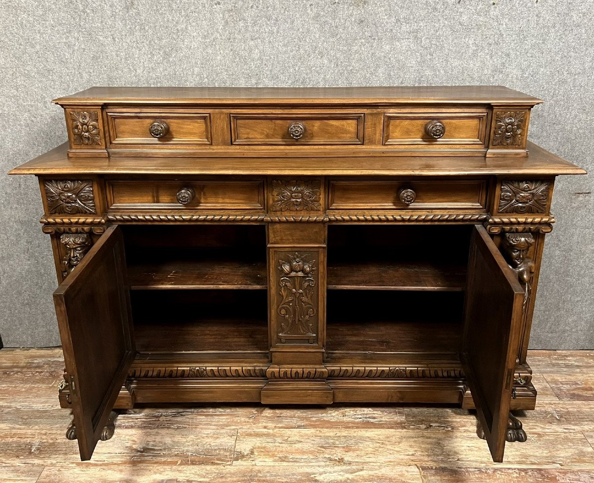 buffet a gradin aux cariatides style Renaissance en noyer vers 1880