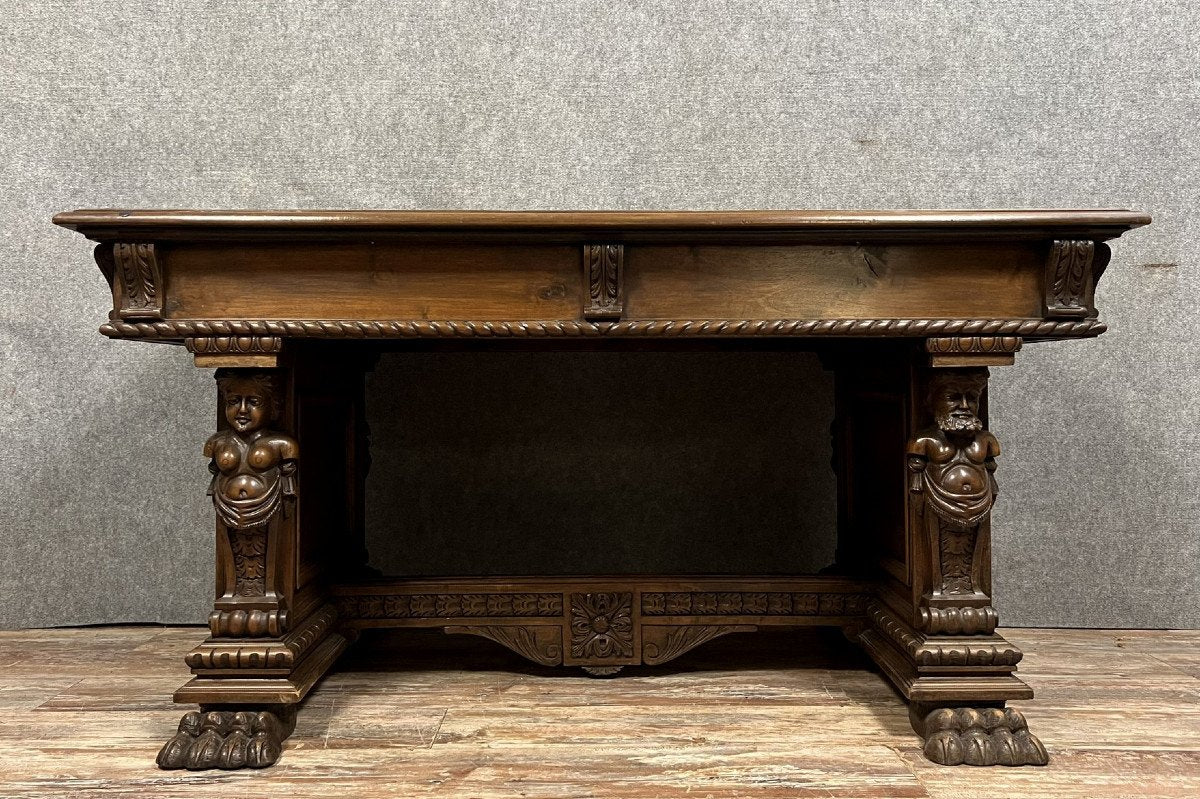 table bureau aux cariatides style Renaissance en noyer vers 1880