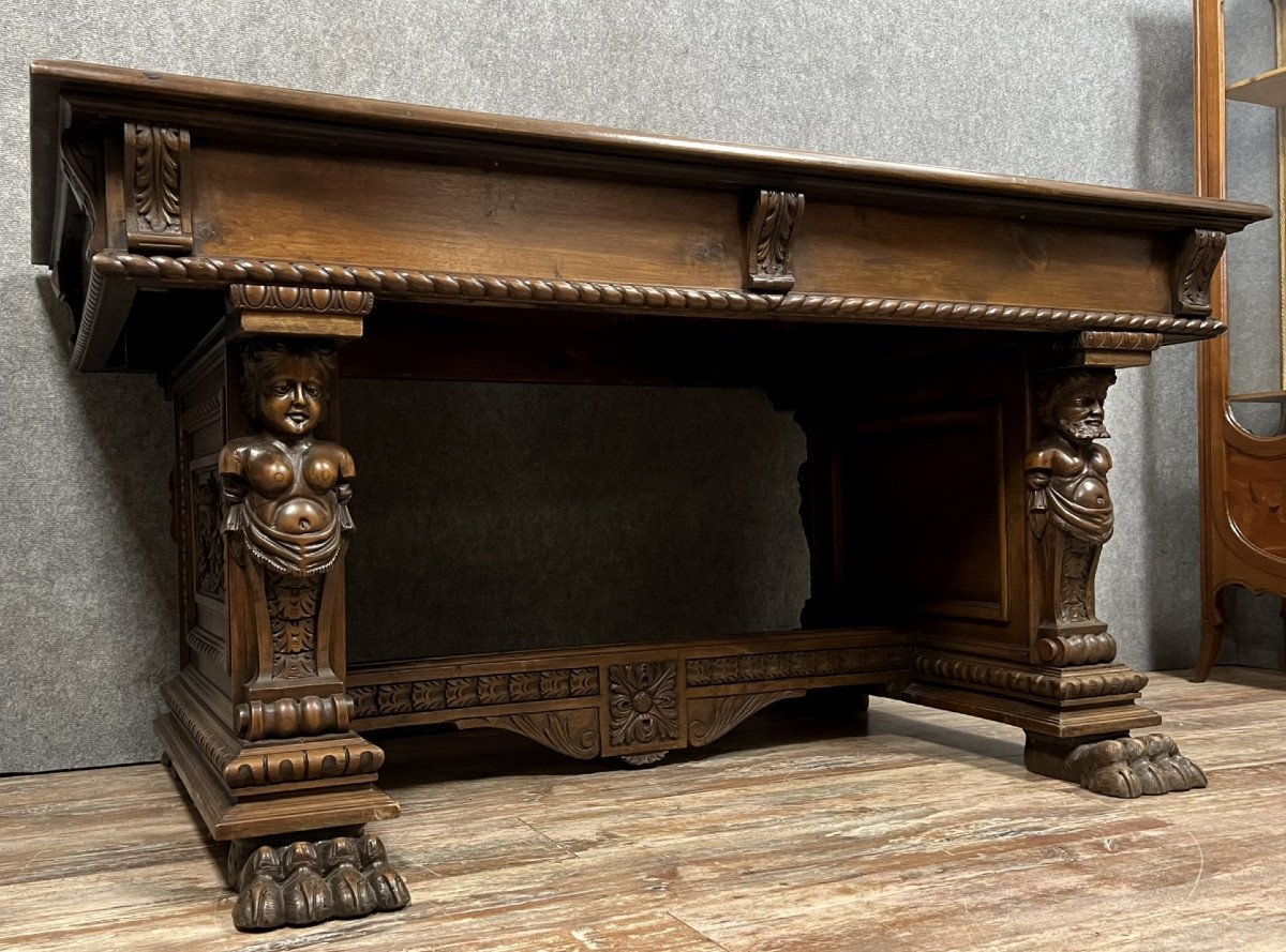 table bureau aux cariatides style Renaissance en noyer vers 1880