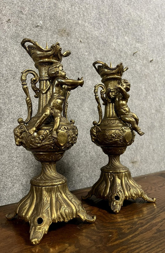 Paire de cassolettes aux putti en bronze doré époque XXeme siècle