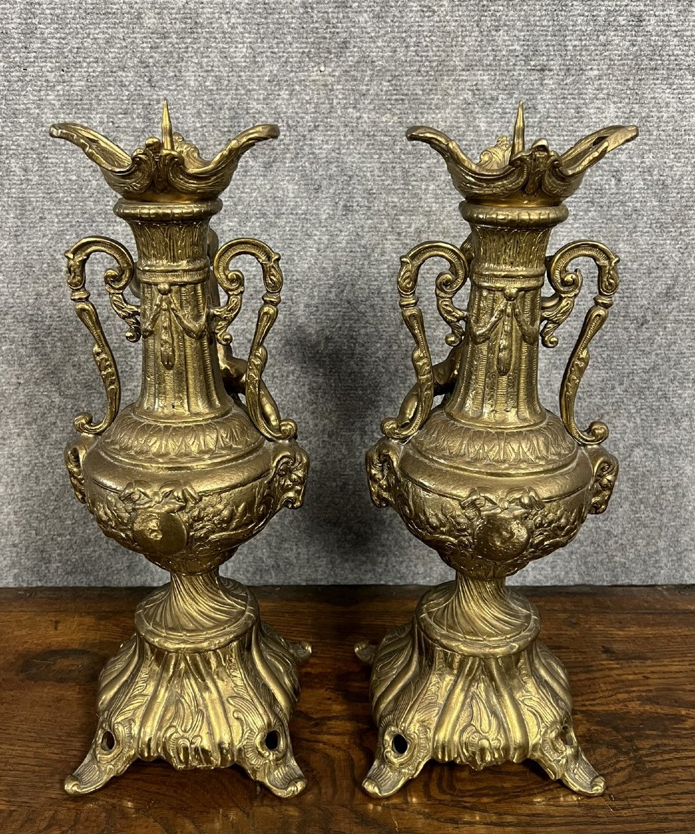 Paire de cassolettes aux putti en bronze doré époque XXeme siècle